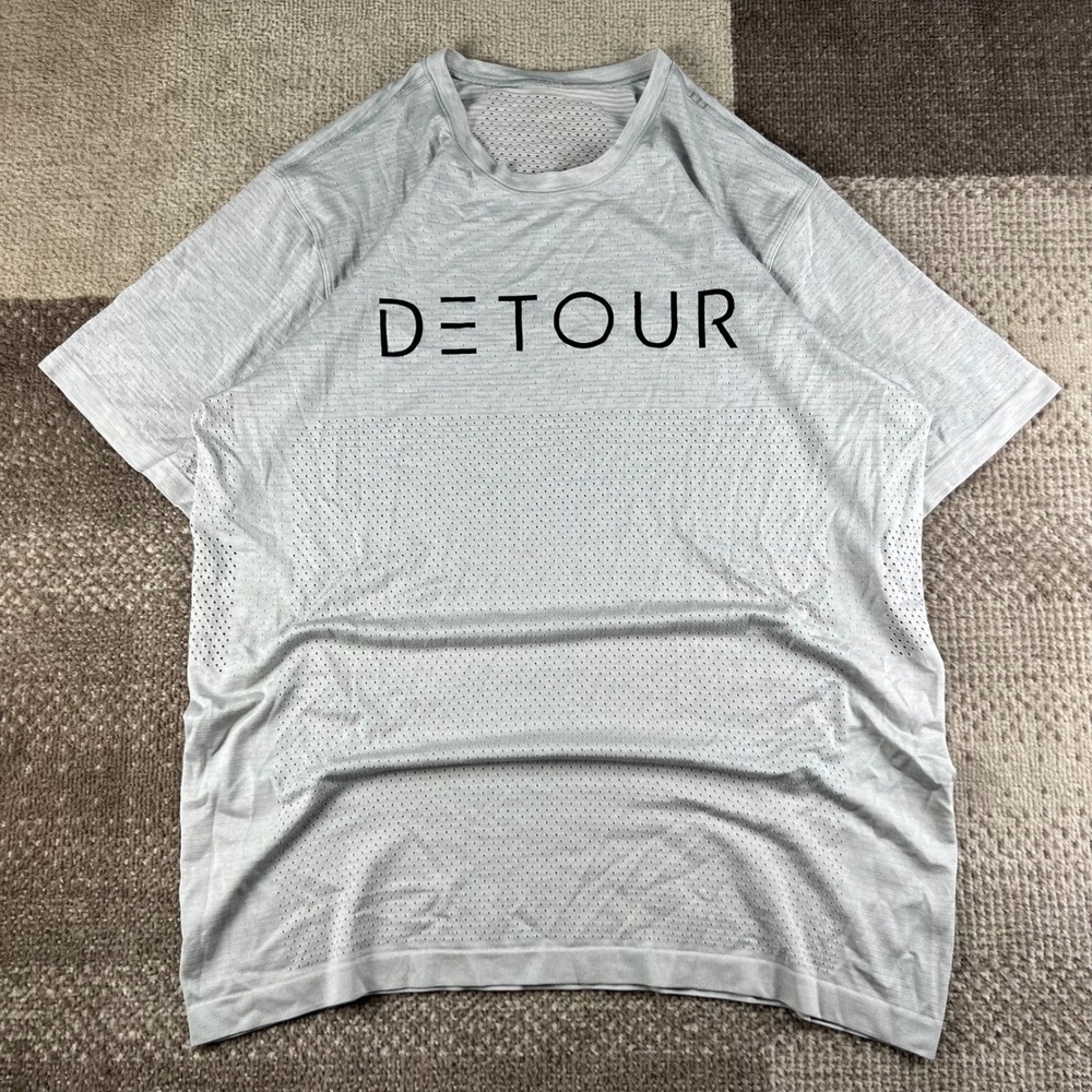 Lululemon Metal Vent Tech Short Sleeve Shirt Mens Large Gray Detour Graphic